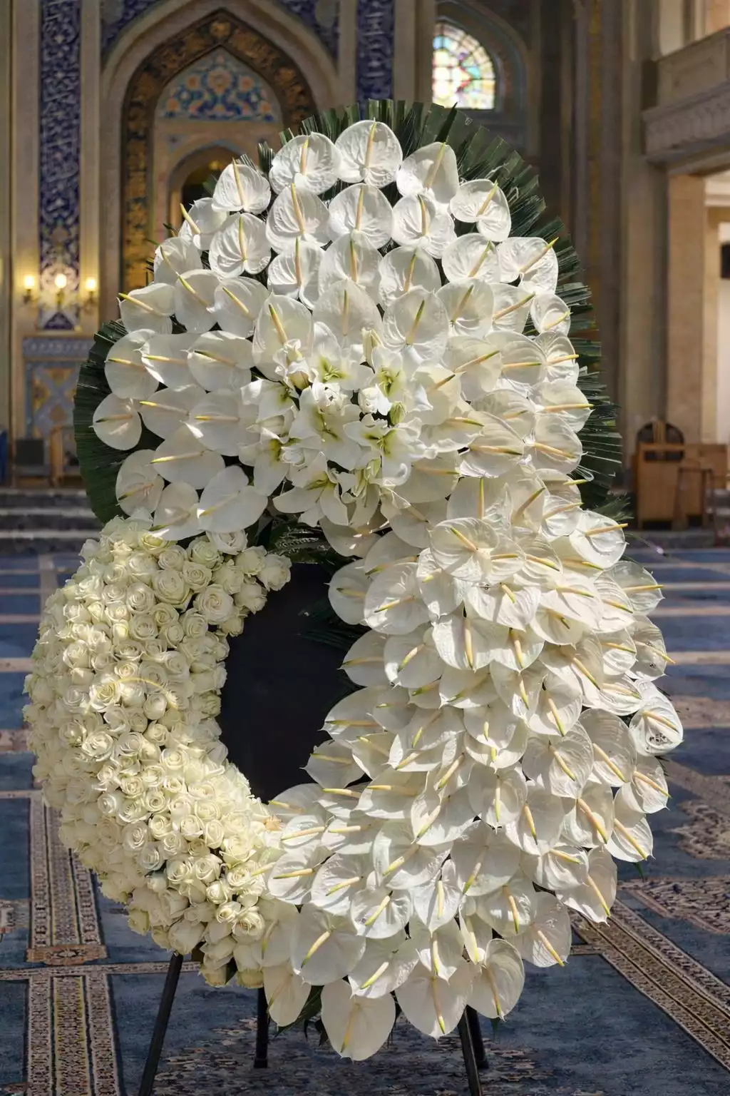 تاج گل ترحیم شیک تهران  انتخابی فاخر برای مراسم رسمی و ختم