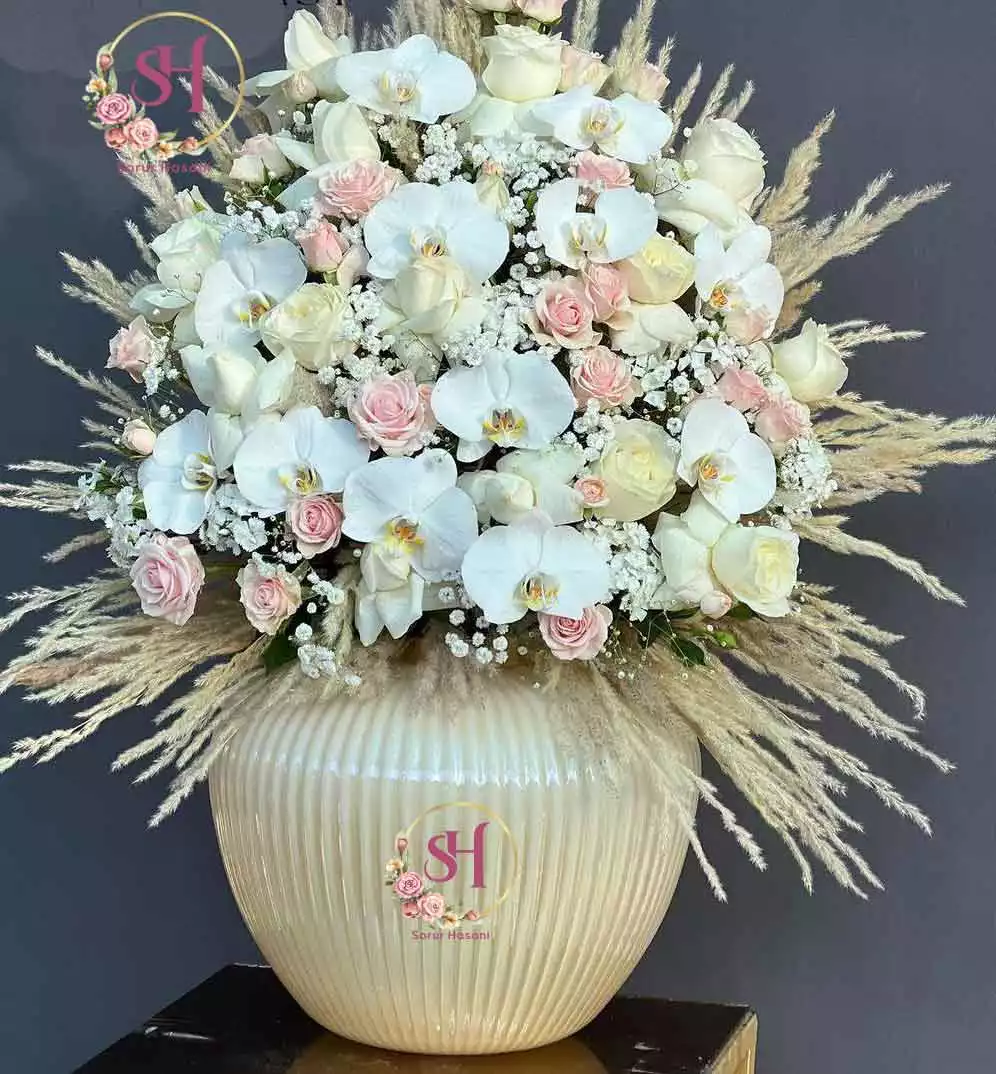 جام گل مجلسی لوکس با طراحی خاص و گل آرایی مدرن