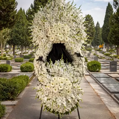 راهنمای انتخاب تاج گل ترحیم شیک در تهران؛ مدل های جدید، قیمت و ارسال فوری به بهشت زهرا