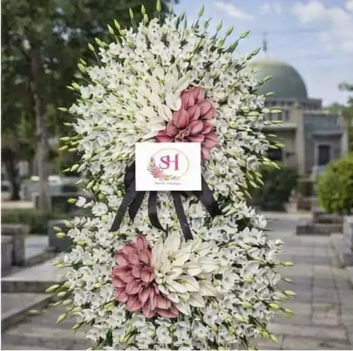 راهنمای خرید تاج گل ترحیم در عباس آباد اصفهان  گل های تازه و طراحی حرفه ای