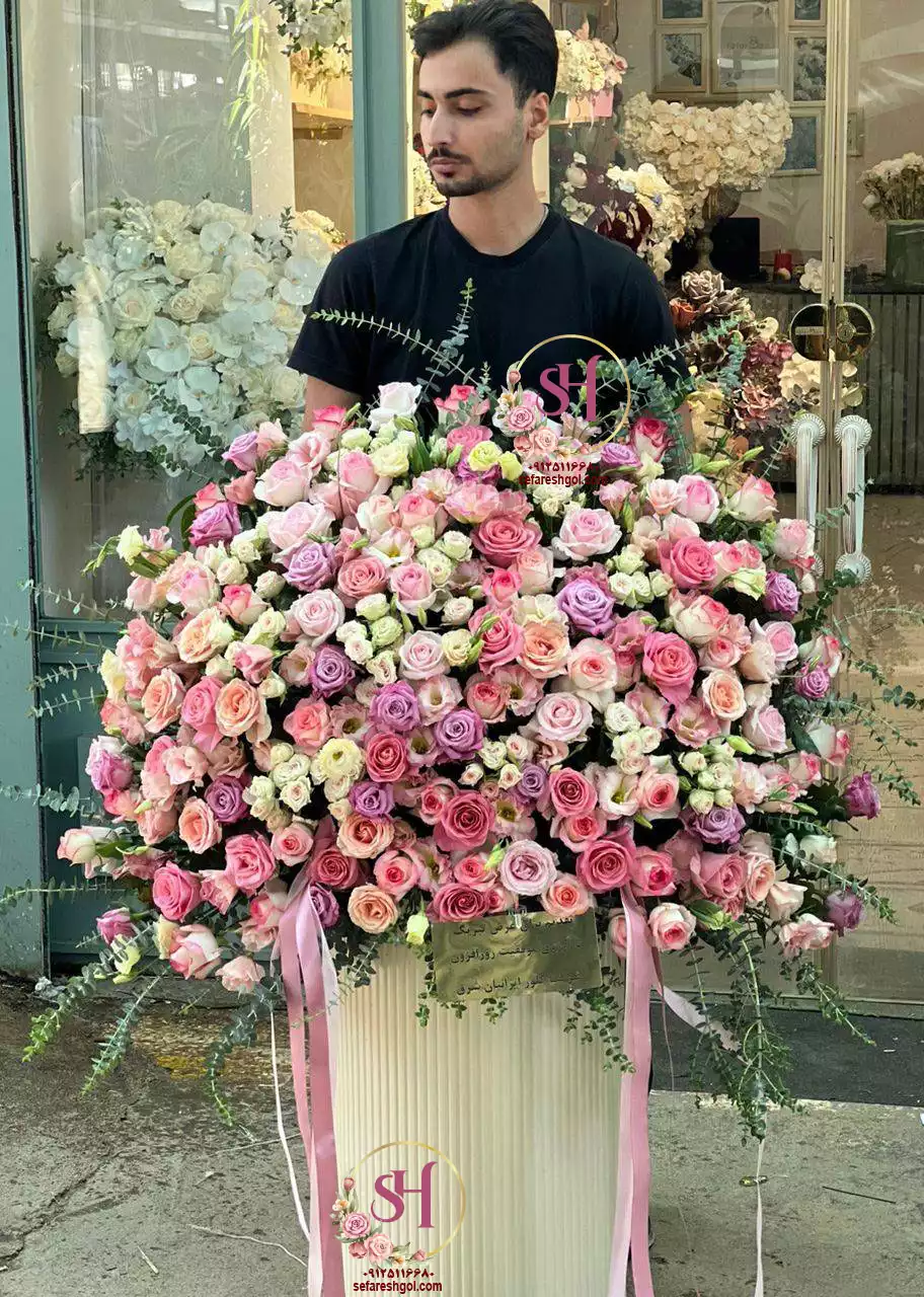 باکس گل لاکچری آرش(160 شاخه)