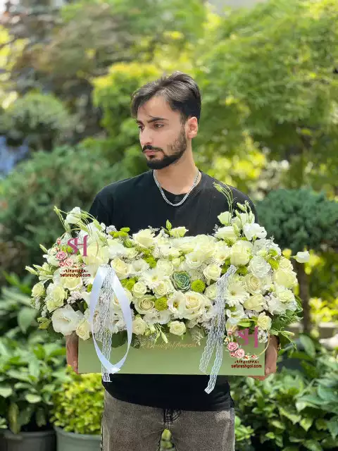 باکس گل لاکچری سبز باکس گل لاکچری سبز