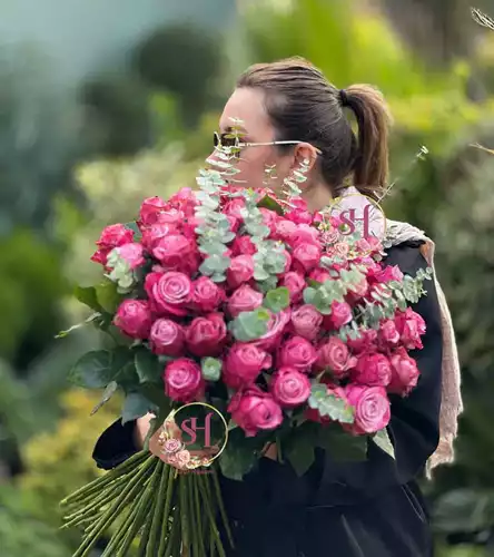 دسته-گل-تبریک-رز-هلندی(80-شاخه)-374