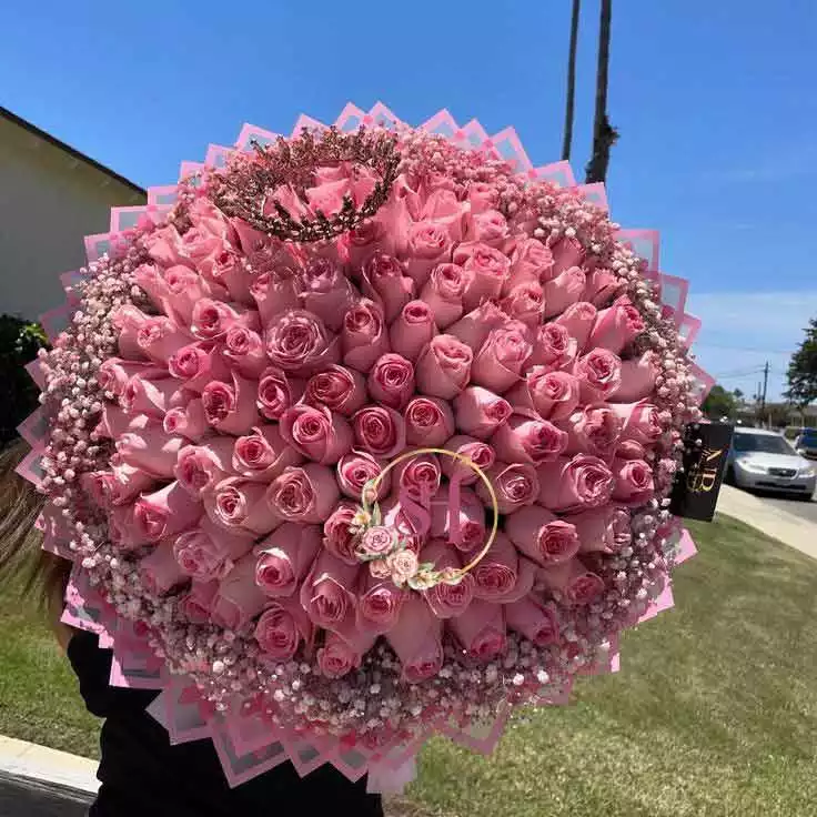 دسته گل تبریک سرور 120شاخه