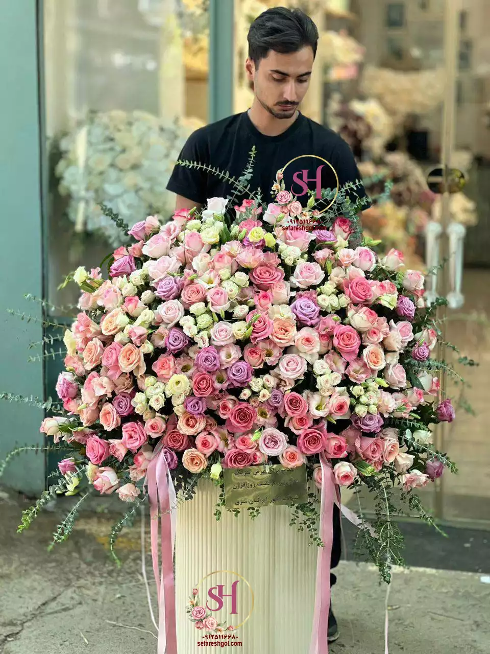 باکس گل لاکچری آرش(160 شاخه)