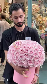 باکس گل تبریک 100 شاخه