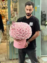 باکس گل تبریک 100 شاخه