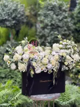 باکس گل تسلیت پارمیدا