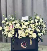 باکس گل تسلیت پارمیدا