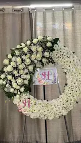 تاج گل درباری رز سفید