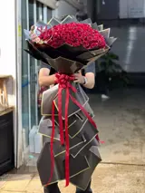 دسته گل تبریک هوری 100شاخه